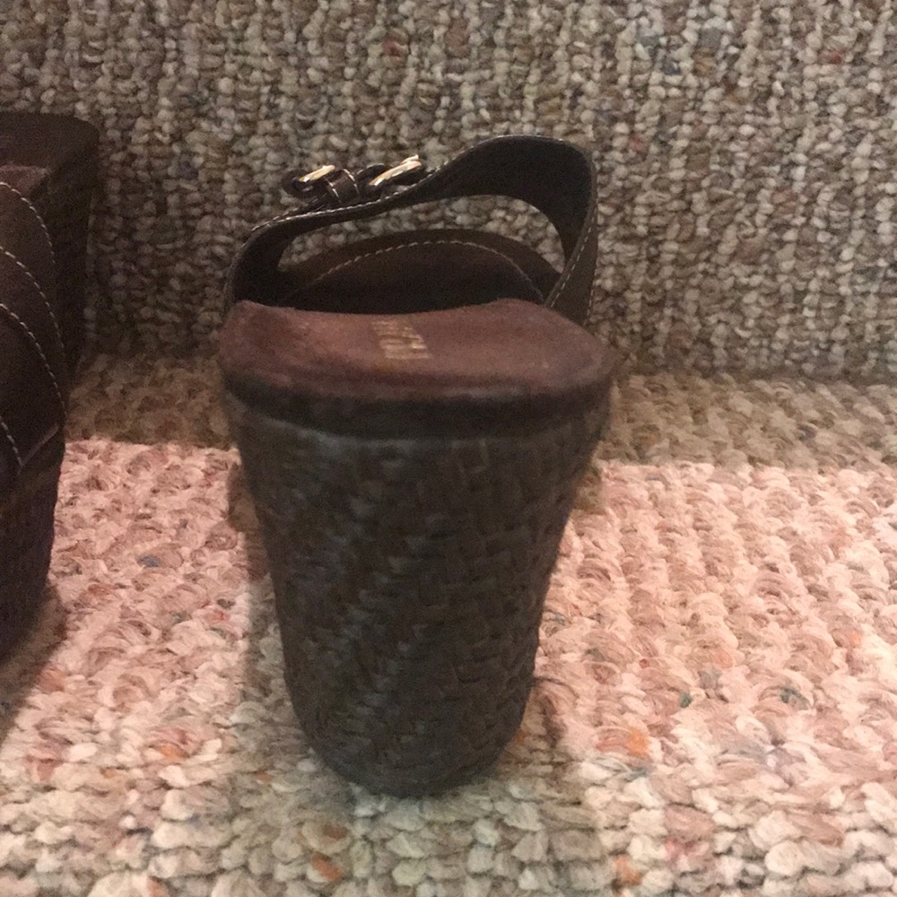 Shoes - Picture 3 of 4